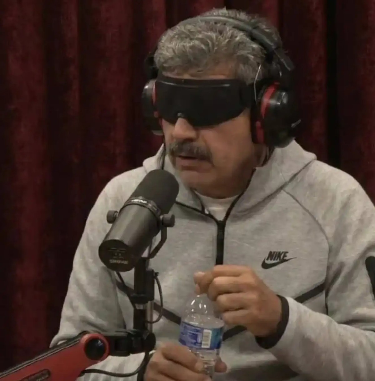 委内瑞拉总统被捕后所穿运动服爆火！西甲球队同款，官网已售罄