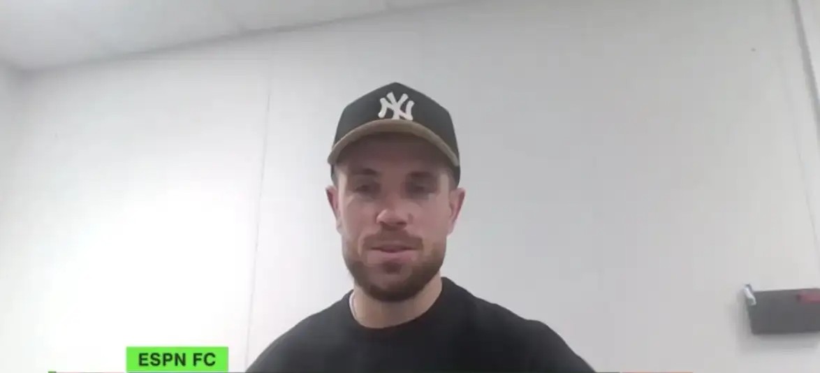 致敬联赛最后一尊大恐龙,他的球员生涯是半部英超历史